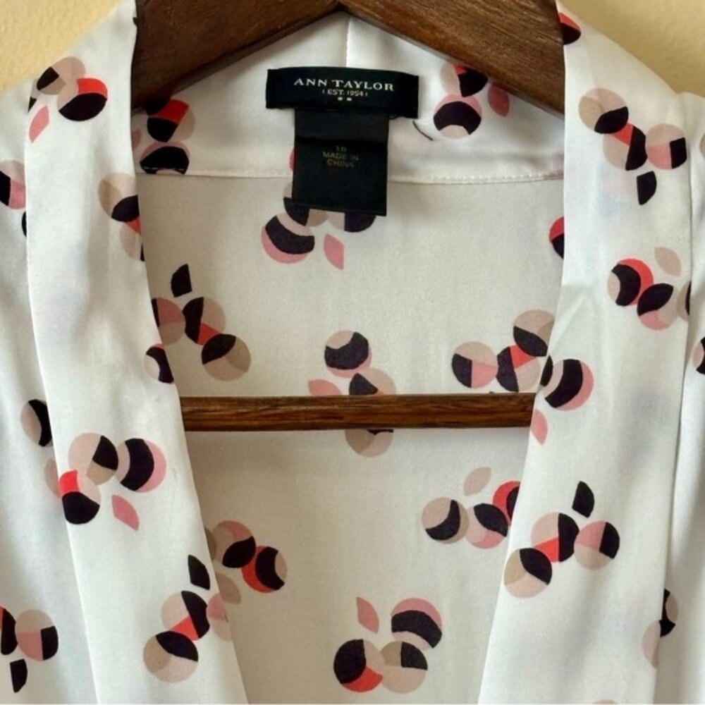 Ann Taylor| Pretty White Multicolour Lightweight Sleeveless V-Neck Blouse Sz 16